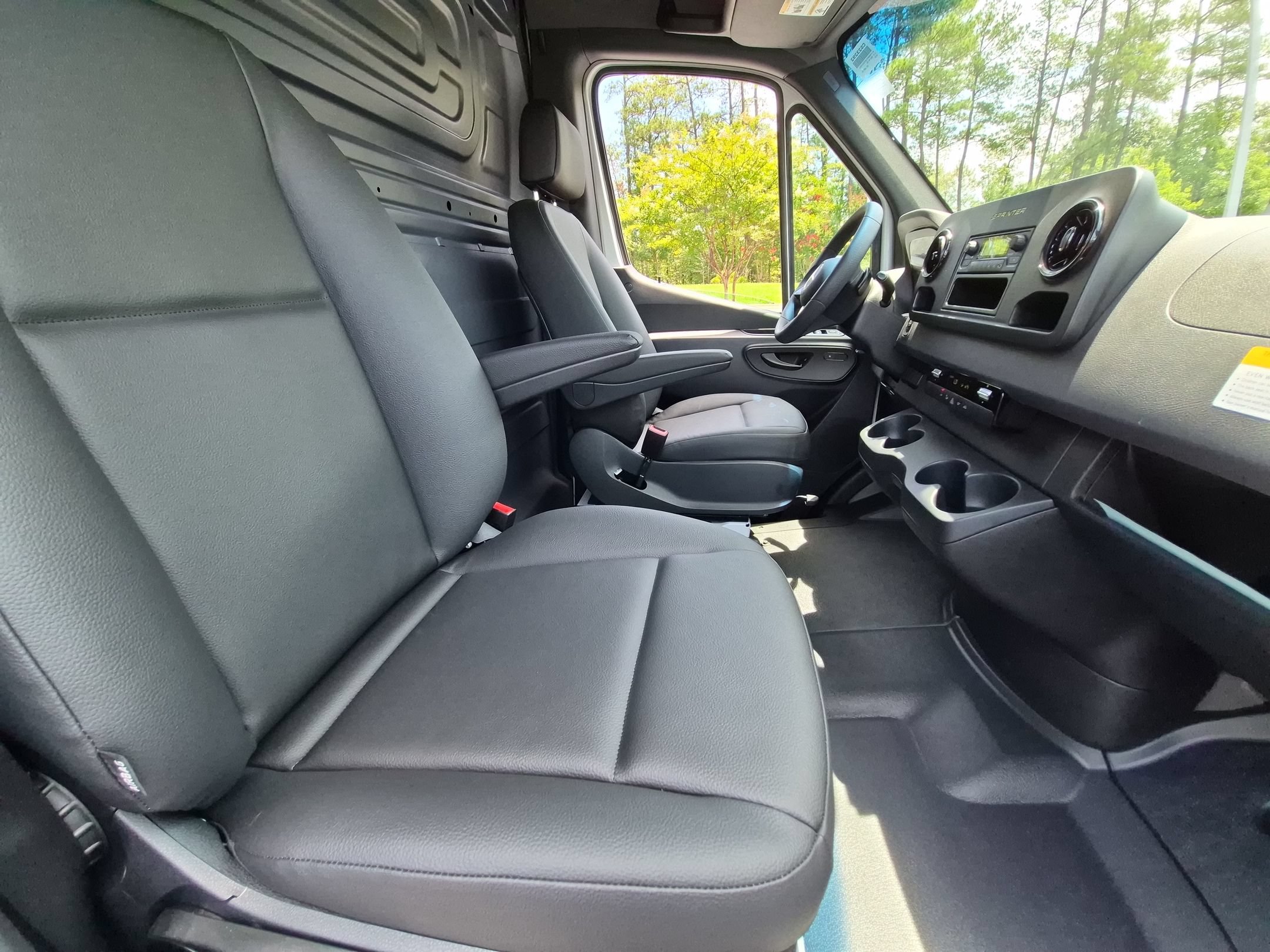 New 2025 Mercedes-Benz Sprinter 2500 image 31