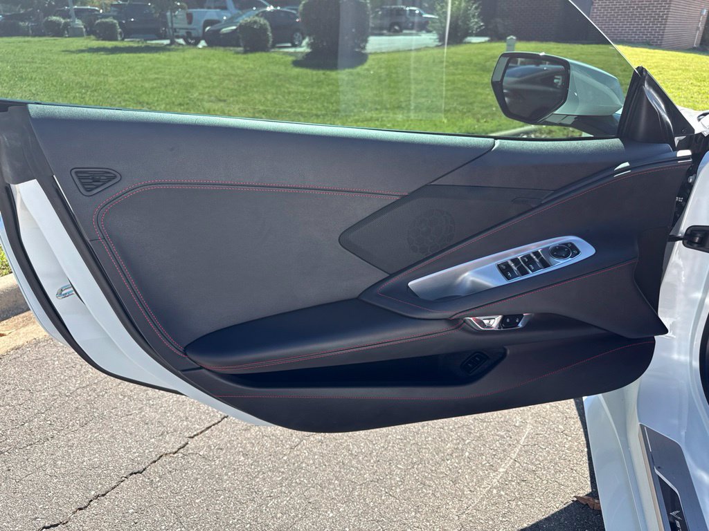 Used 2022 Chevrolet Corvette Stingray Convertible w/ 1LT RWD image 22