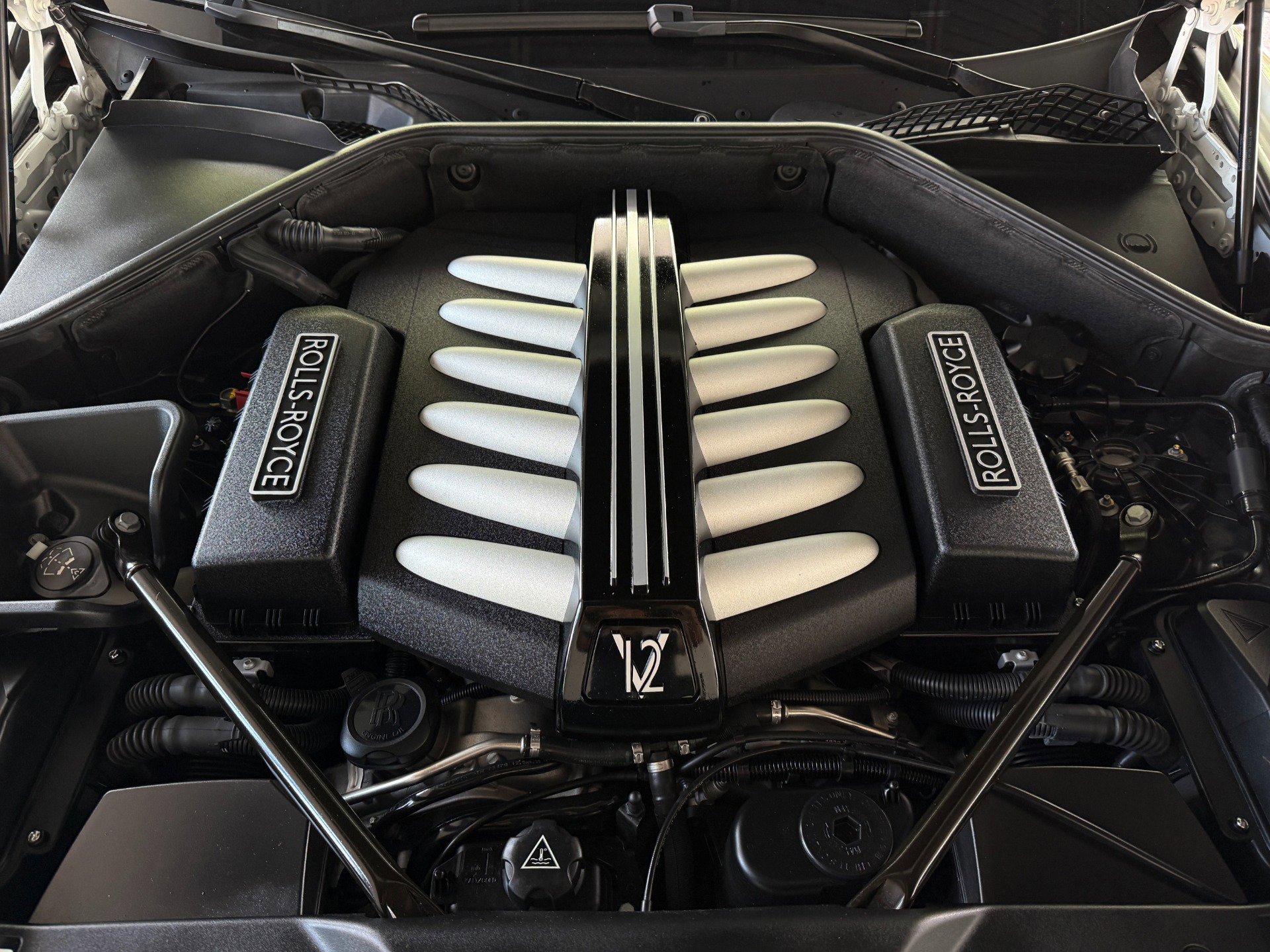 Used 2011 Rolls-Royce Ghost image 39