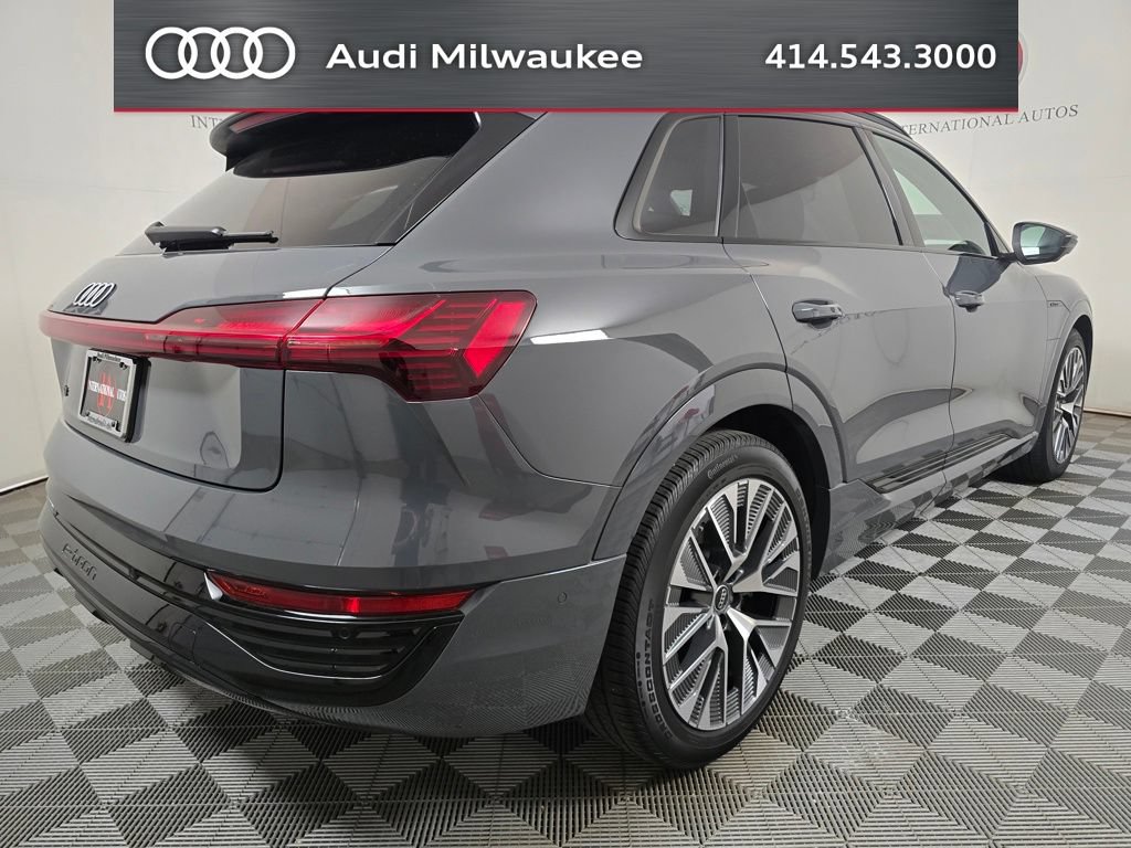 Used 2024 Audi Q8 e-tron Prestige w/ Prestige Package AWD/4WD image 4