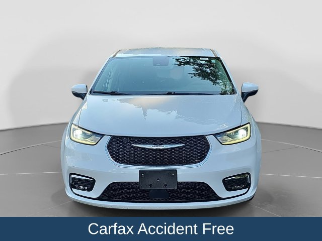 Used 2023 Chrysler Pacifica Touring-L FWD image 2