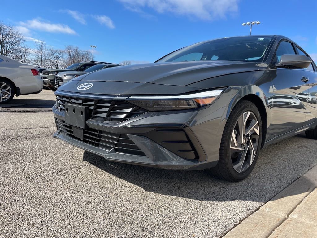 Used 2025 Hyundai Elantra Limited image 15