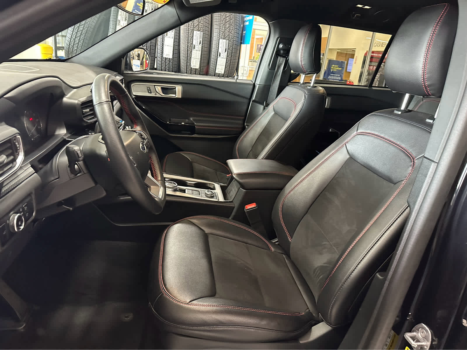 Used 2024 Ford Explorer ST-Line w/ Class IV Trailer Tow Package AWD/4WD image 19