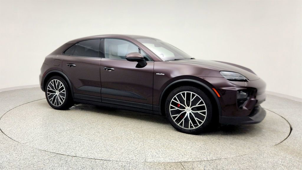 Used 2025 Porsche Macan 4S Electric image 3