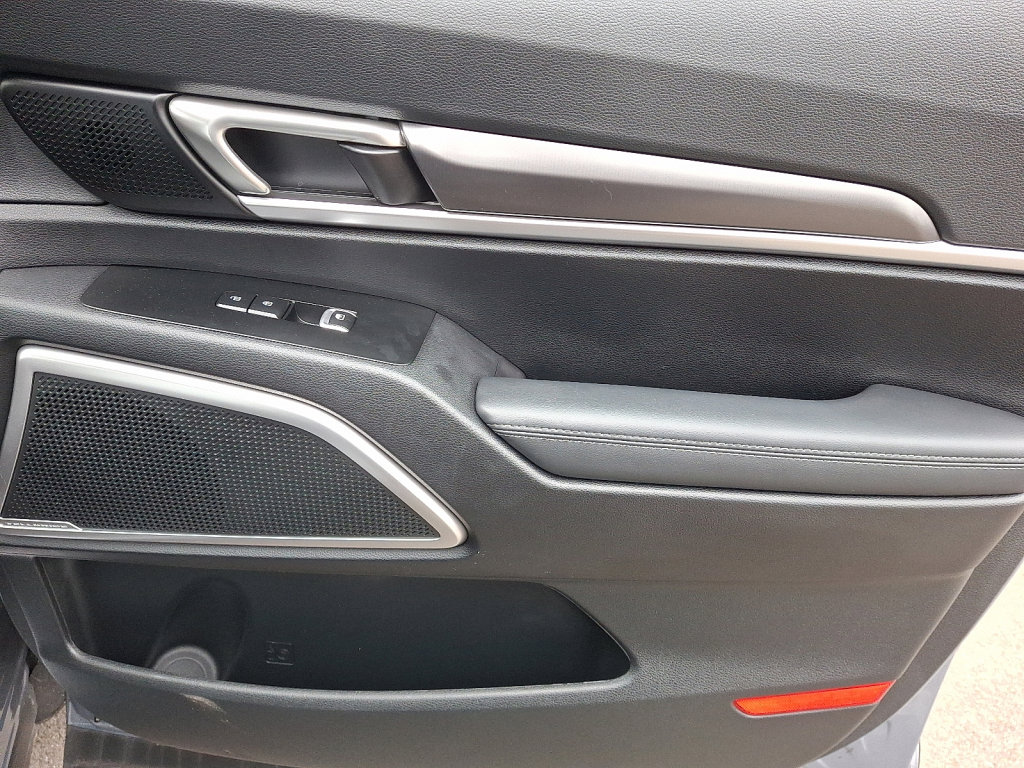 Used 2024 Kia Telluride LX image 10