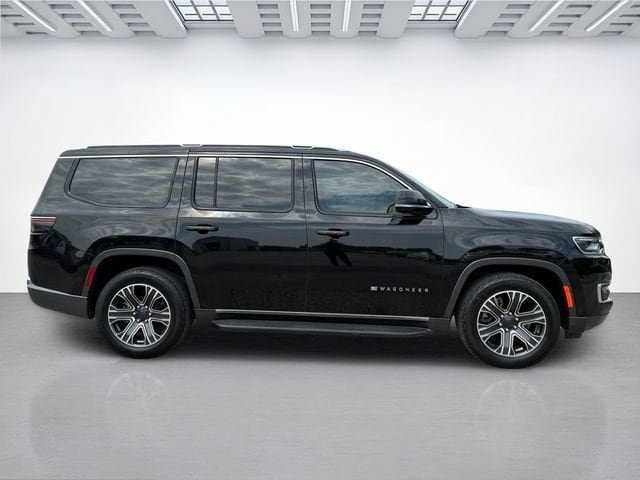 Used 2022 Jeep Wagoneer Series III AWD/4WD image 3