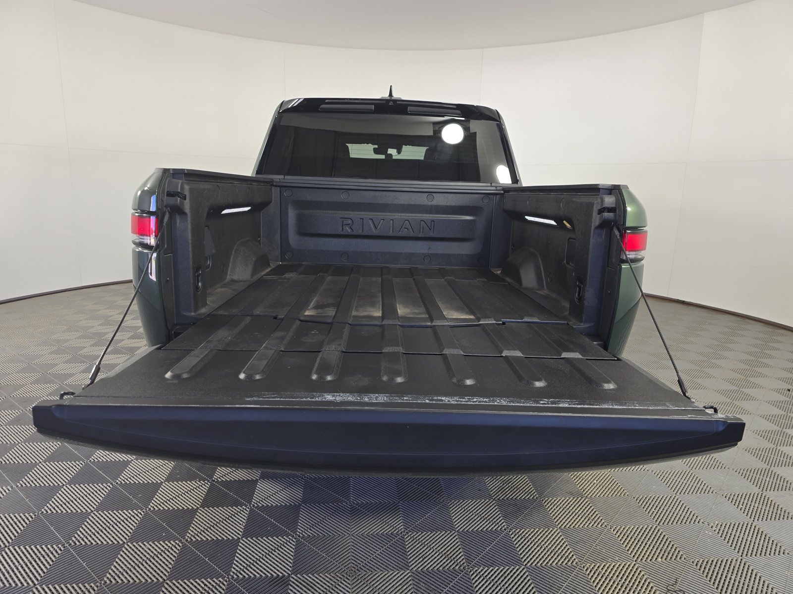 Used 2024 Rivian R1T Adventure Dual AWD/4WD image 15