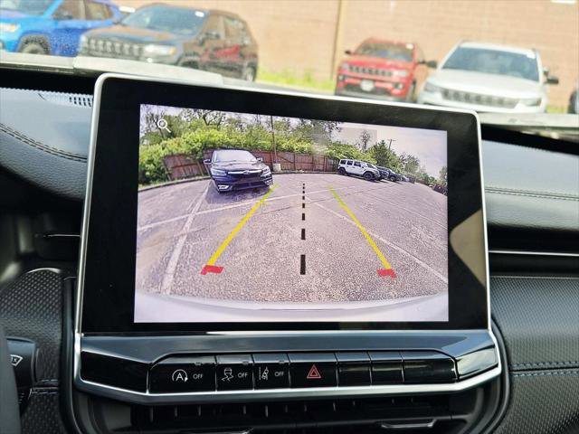 Certified 2025 Jeep Compass Latitude w/ Sun & Sound Group AWD/4WD image 26