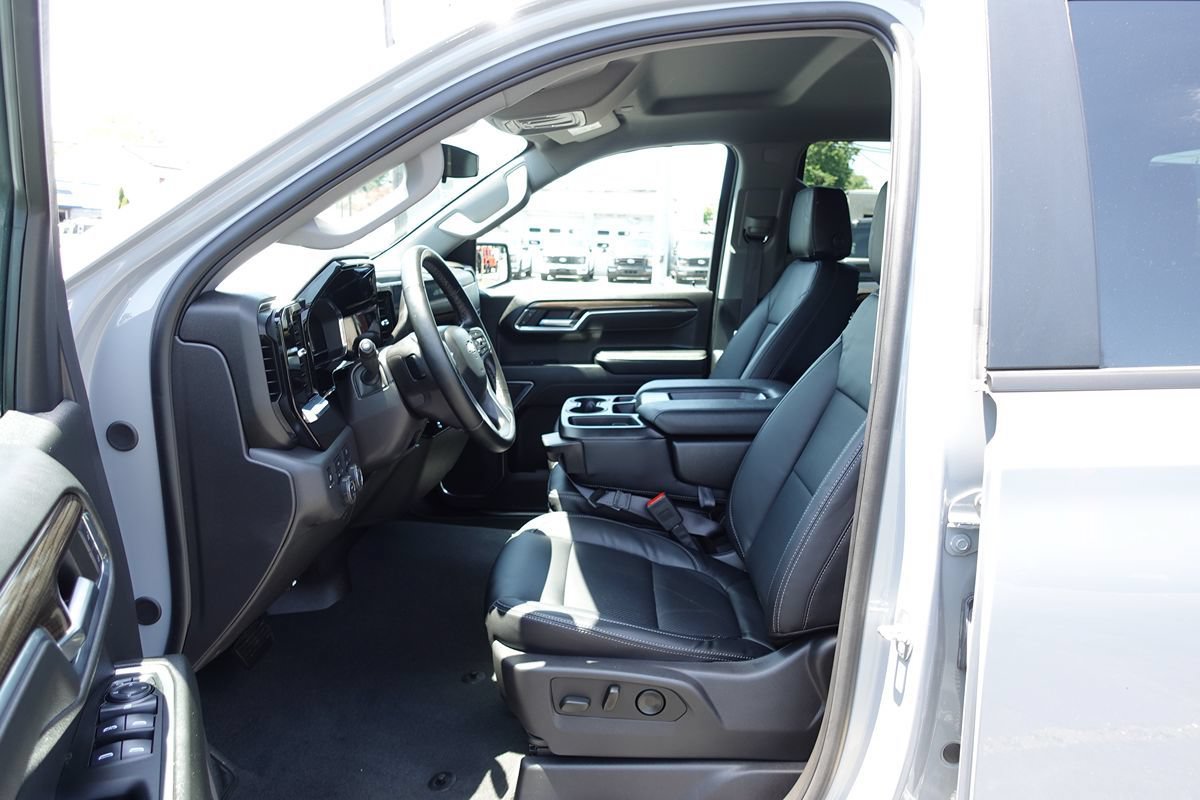Used 2024 Chevrolet Silverado 1500 LT AWD/4WD image 18