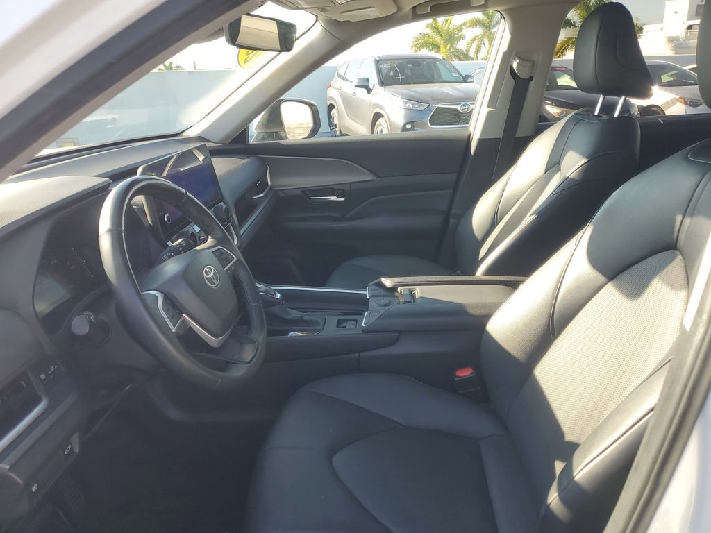 Certified 2024 Toyota Grand Highlander XLE image 16