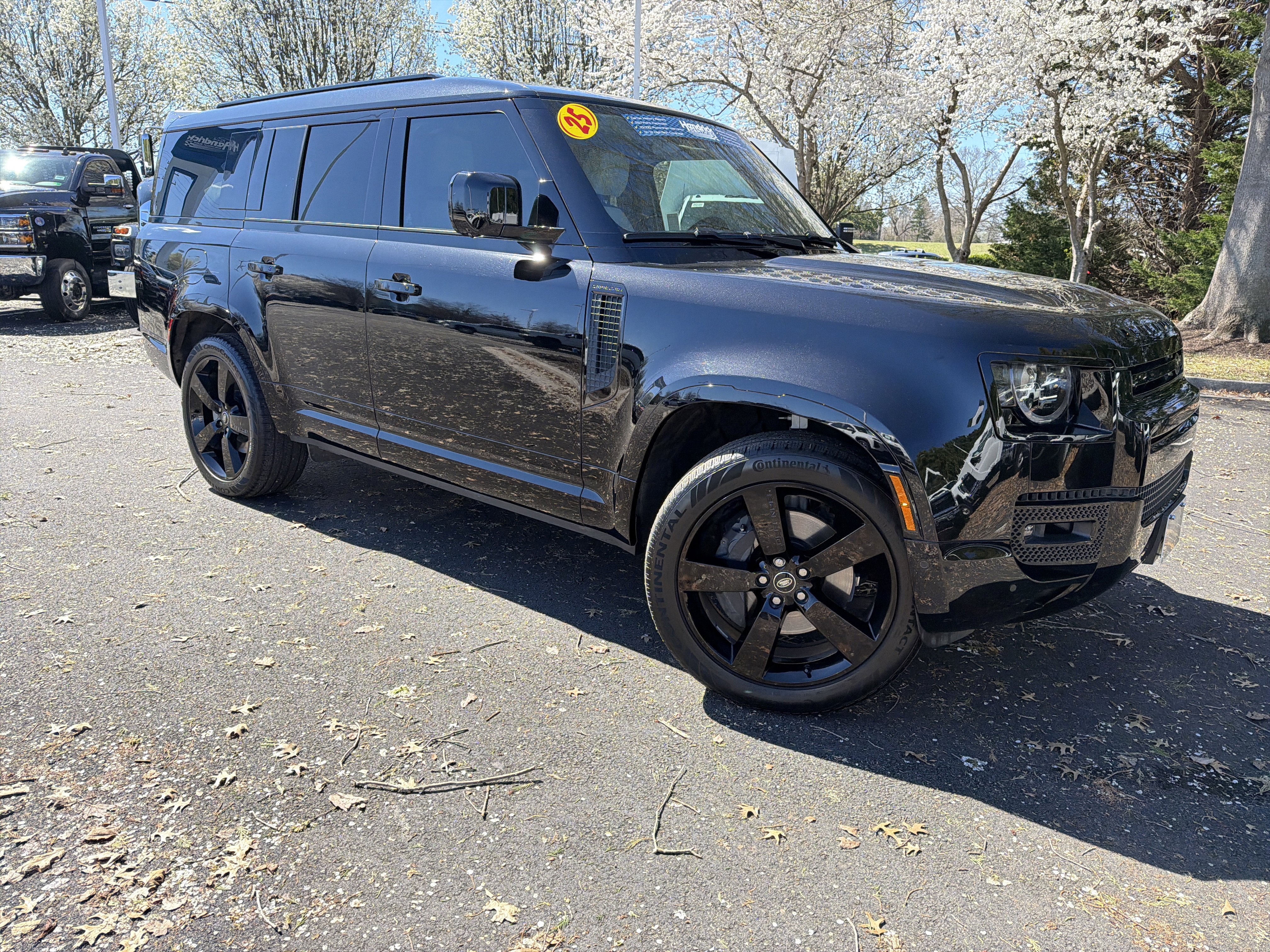 Used 2025 Land Rover Defender 130 X-Dynamic SE image 2