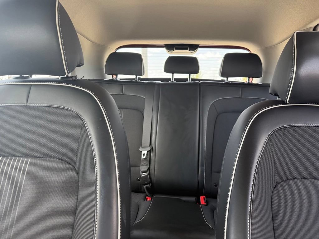 Certified 2023 Hyundai Venue Limited FWD image 20