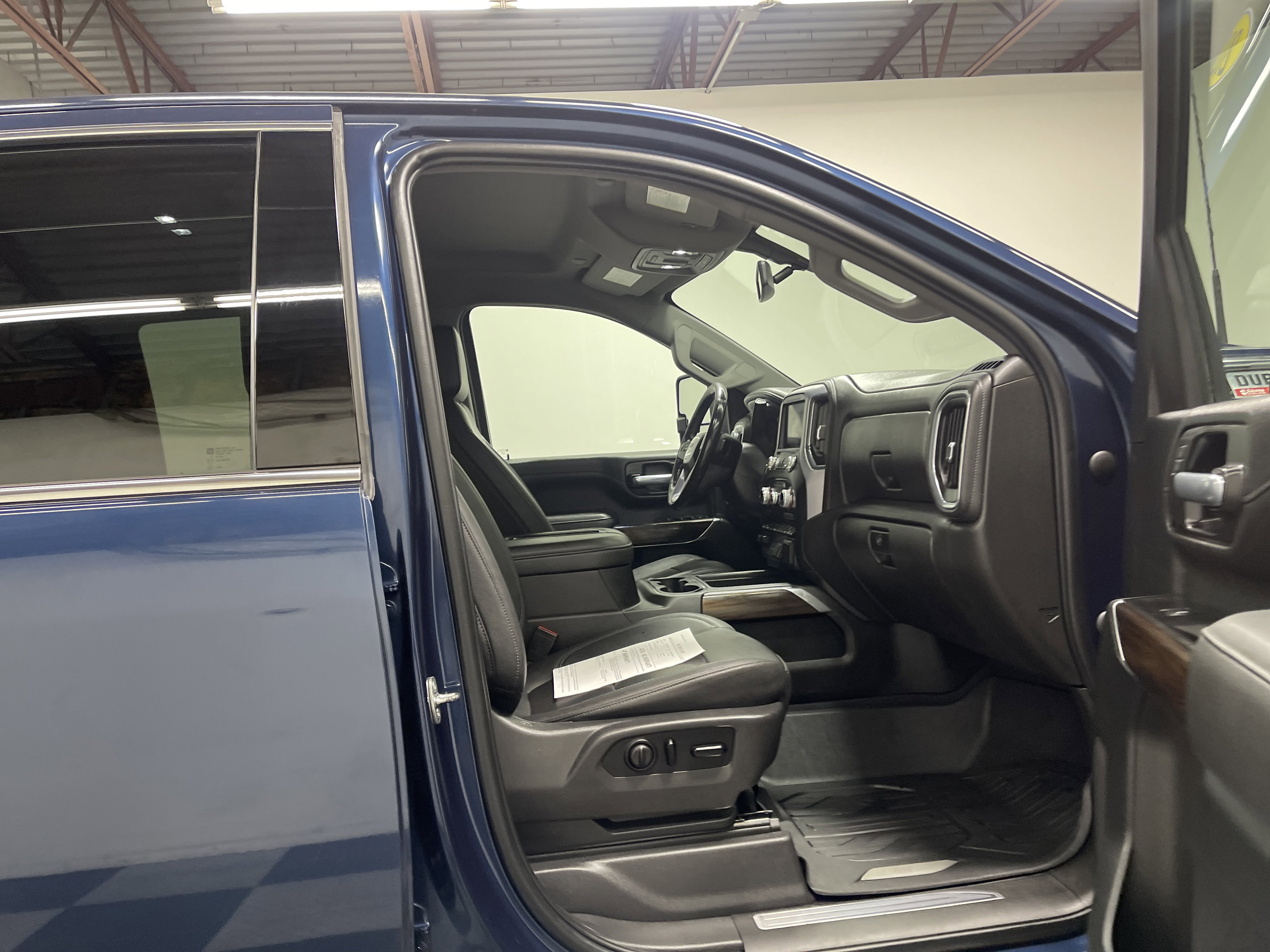 Used 2021 GMC Sierra 3500 SLT image 25