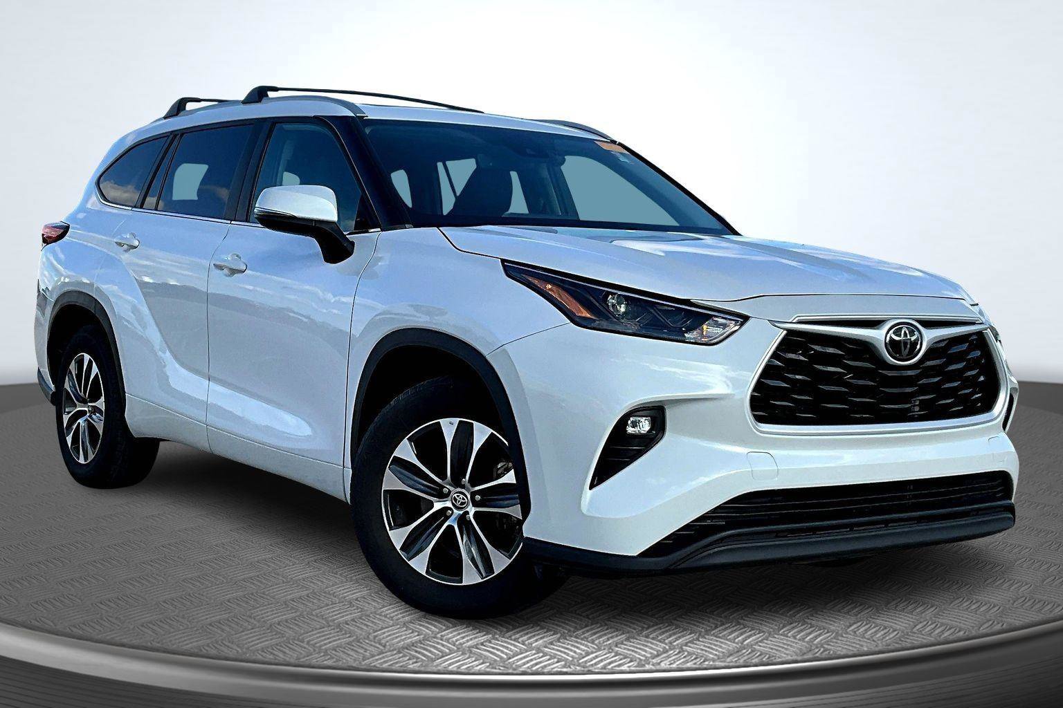 Used 2023 Toyota Highlander XLE image 12
