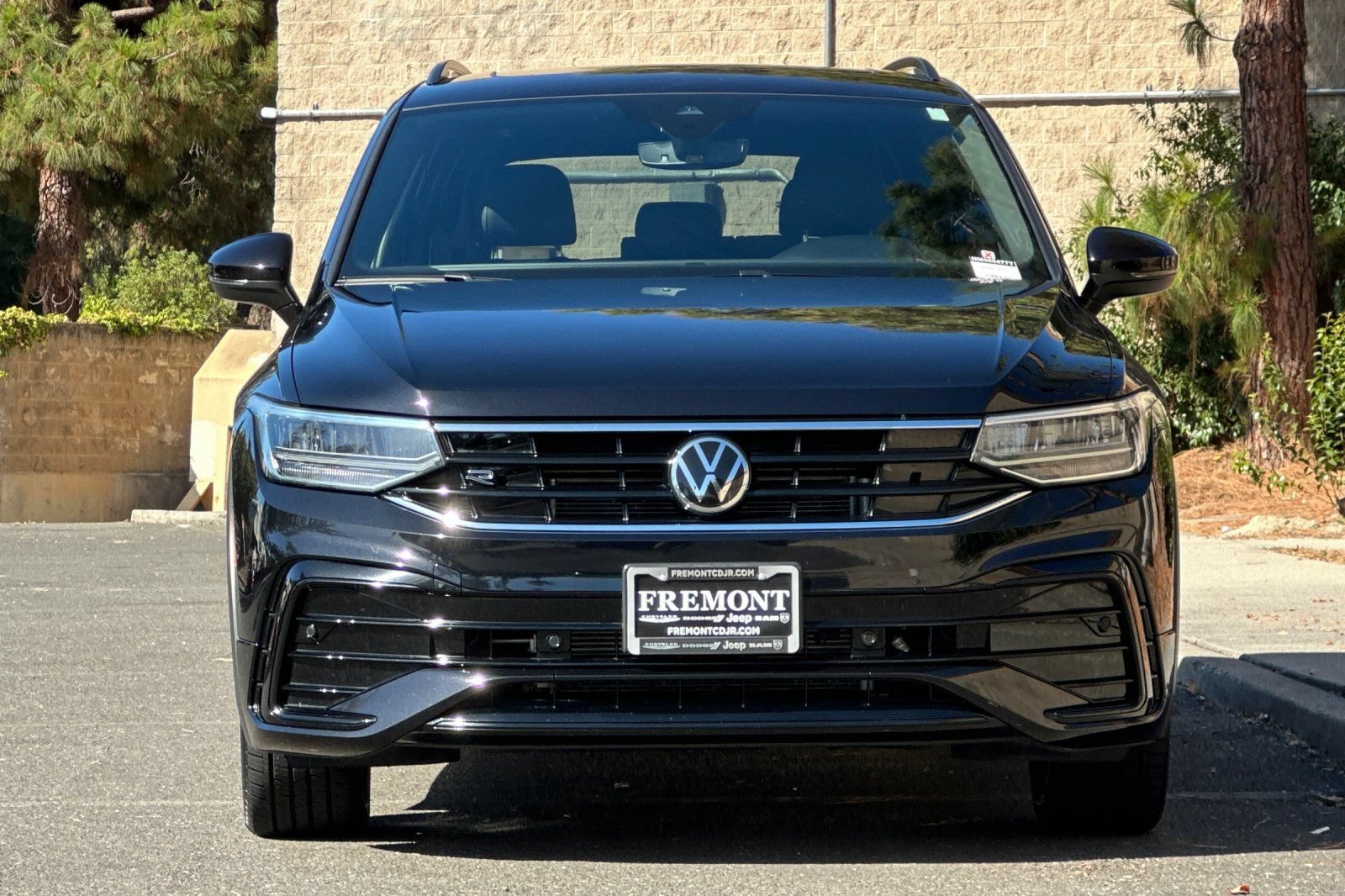 Used 2022 Volkswagen Tiguan SE R-Line FWD image 8