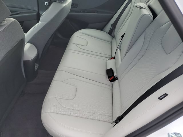 Used 2025 Hyundai Elantra Limited FWD image 12