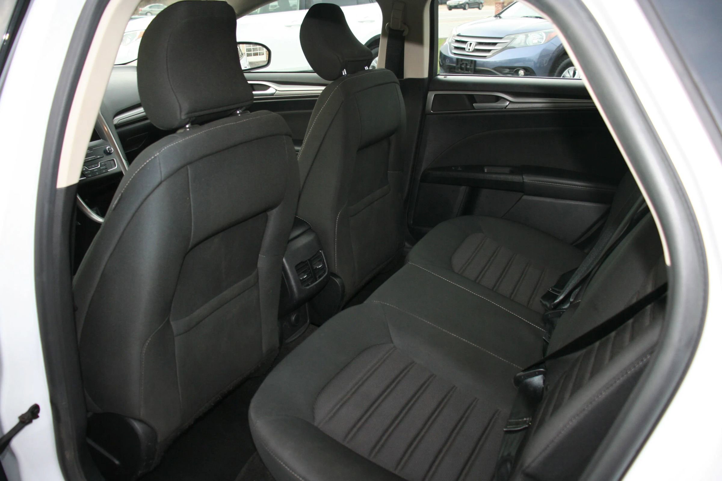 Used 2019 Ford Fusion SE image 40