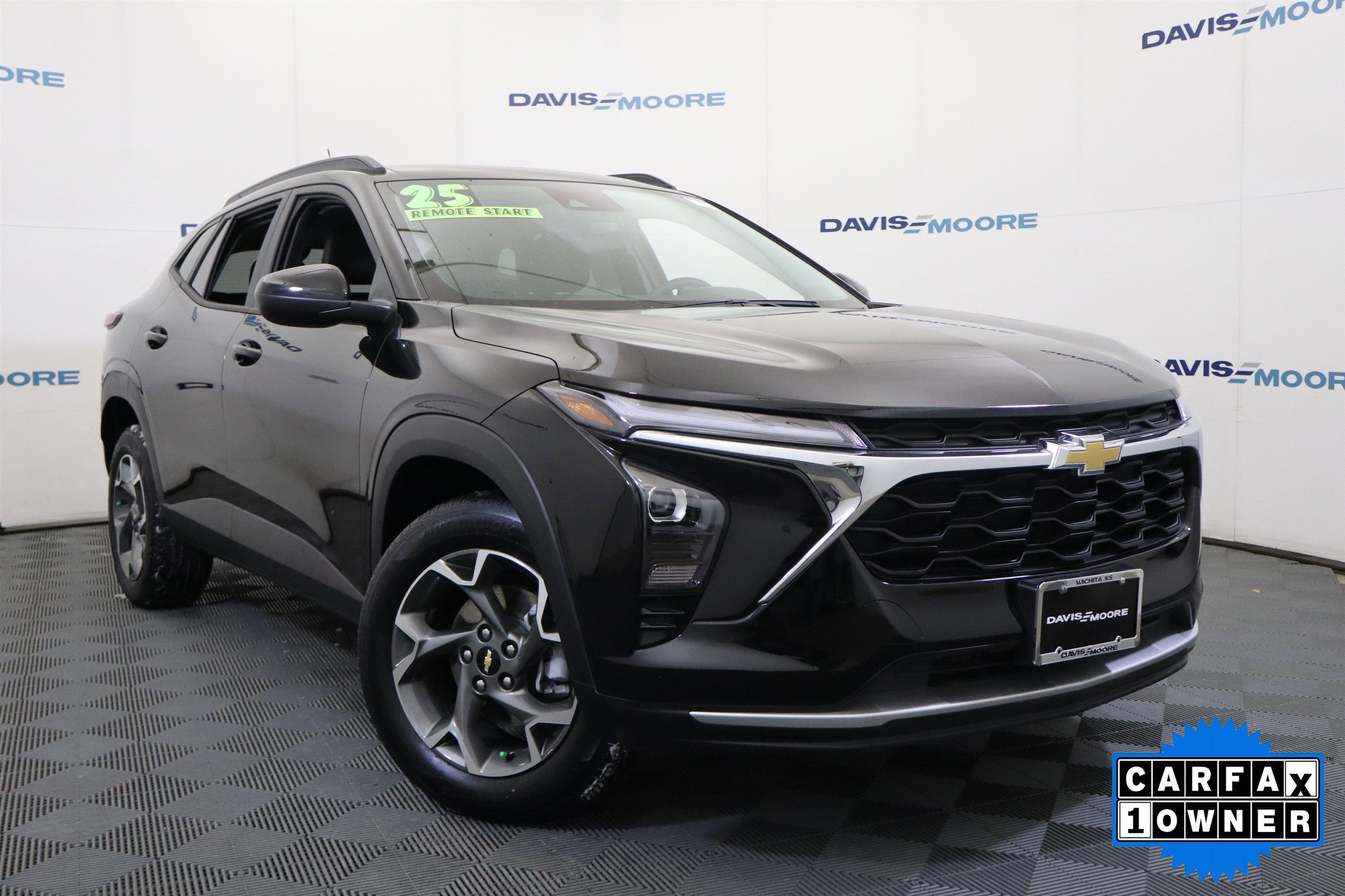 Used 2025 Chevrolet Trax LT image 2