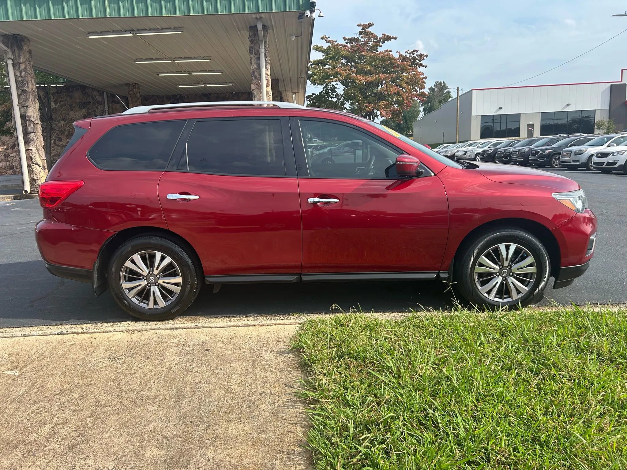 Used 2018 Nissan Pathfinder S image 8