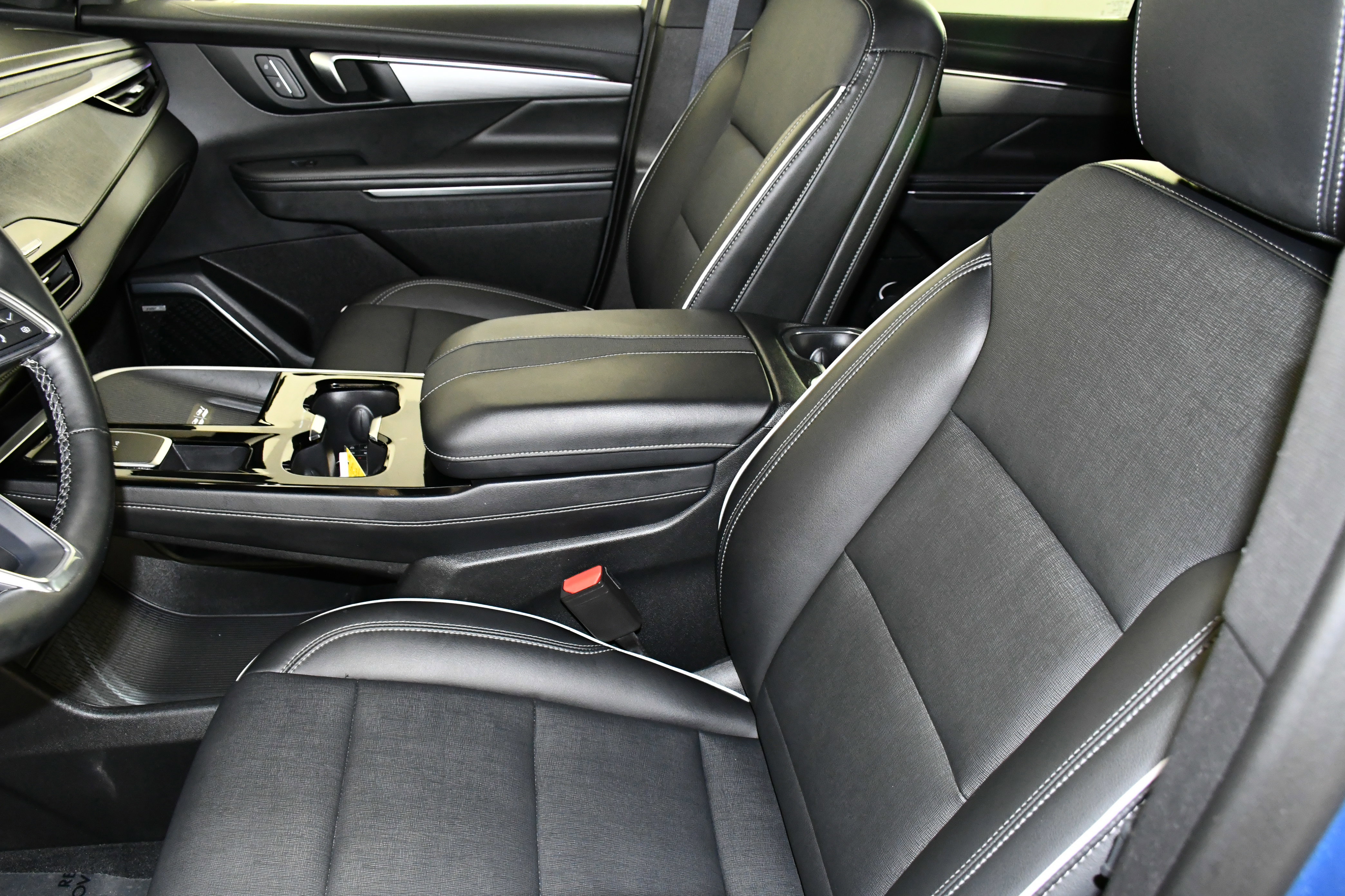 Used 2025 Buick Enclave Preferred image 37