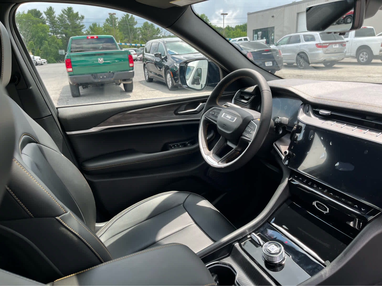 New 2026 Jeep Grand Cherokee L Limited AWD/4WD image 38