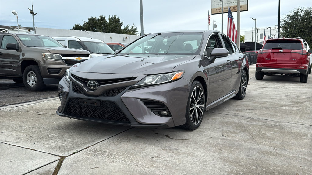 Used 2018 Toyota Camry SE w/ Moonroof Package FWD image 10