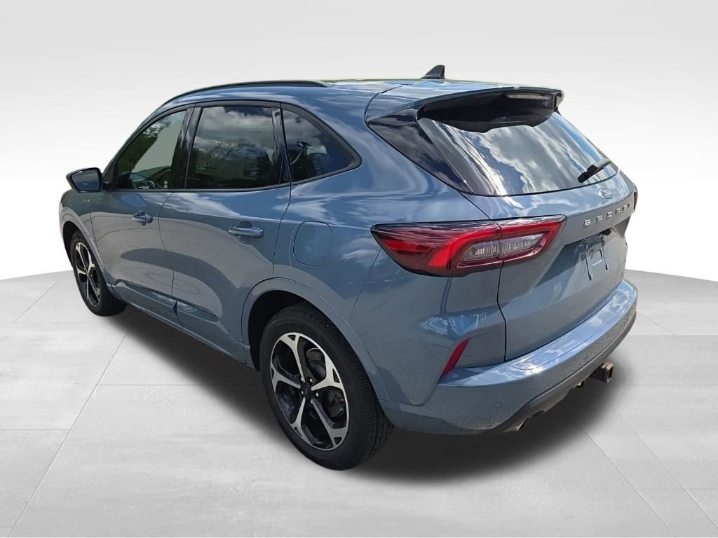 Certified 2023 Ford Escape ST-Line Select w/ Tech Pack #2 AWD/4WD image 9
