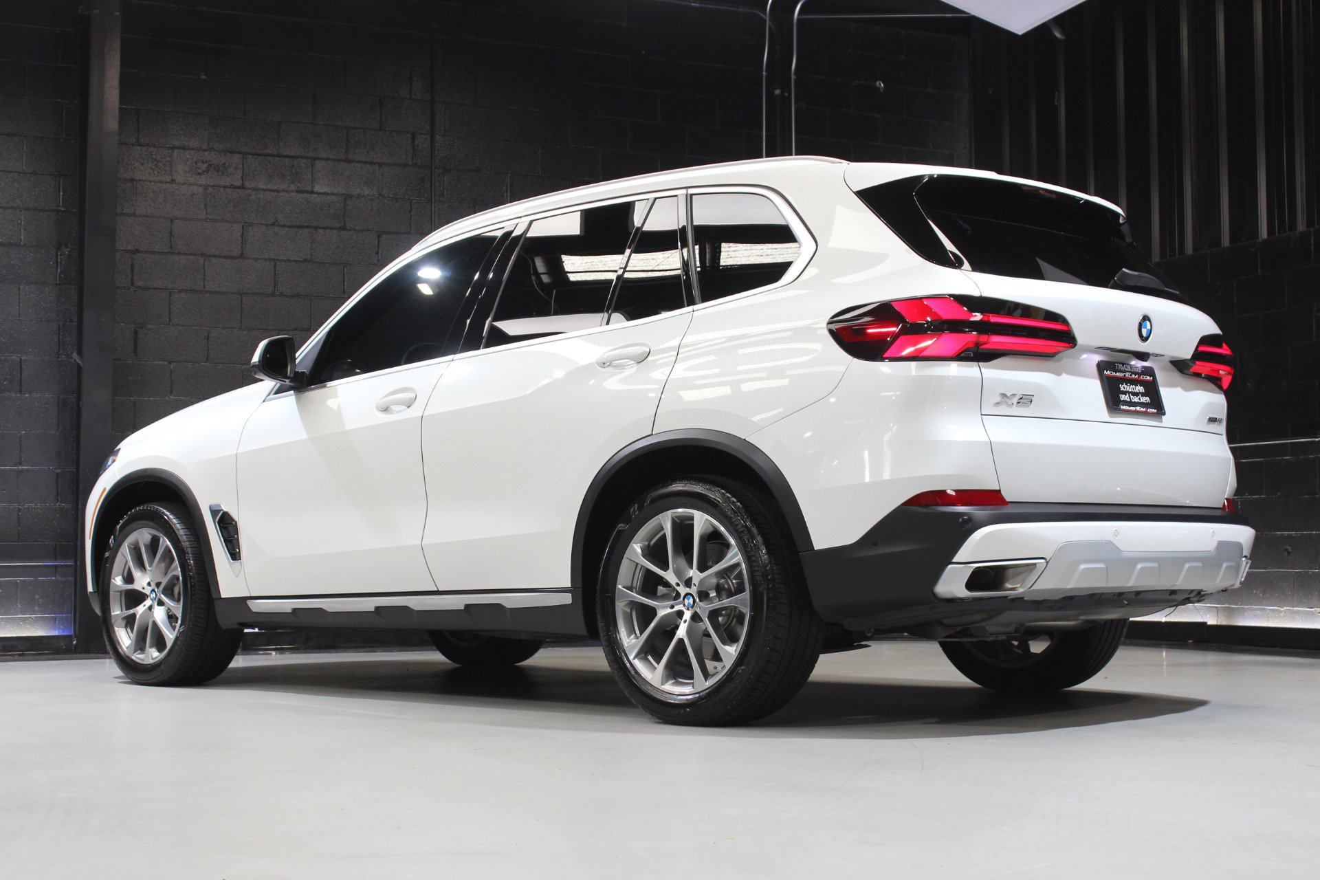 Used 2024 BMW X5 sDrive40i w/ Premium Package image 98