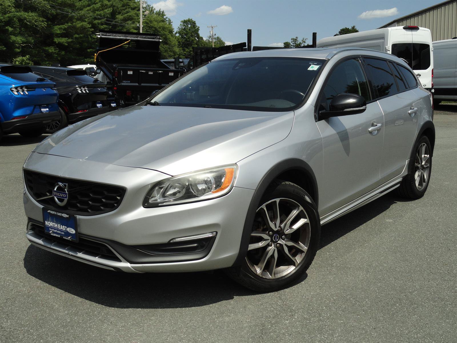 Used 2015 Volvo V60 T5 Cross Country w/ Protection Package AWD/4WD image 1