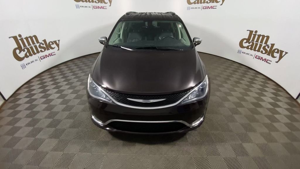Used 2019 Chrysler Pacifica Limited image 3