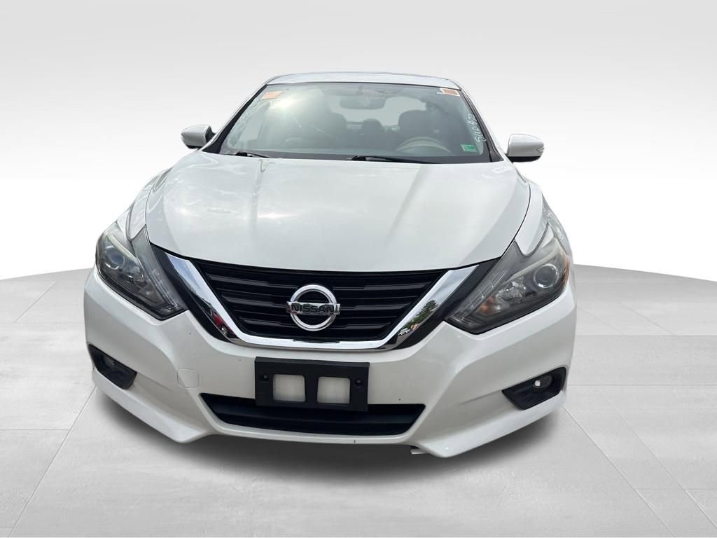 Used 2016 Nissan Altima 2.5 SL w/ 2.5 Technology w/LED Package FWD image 4