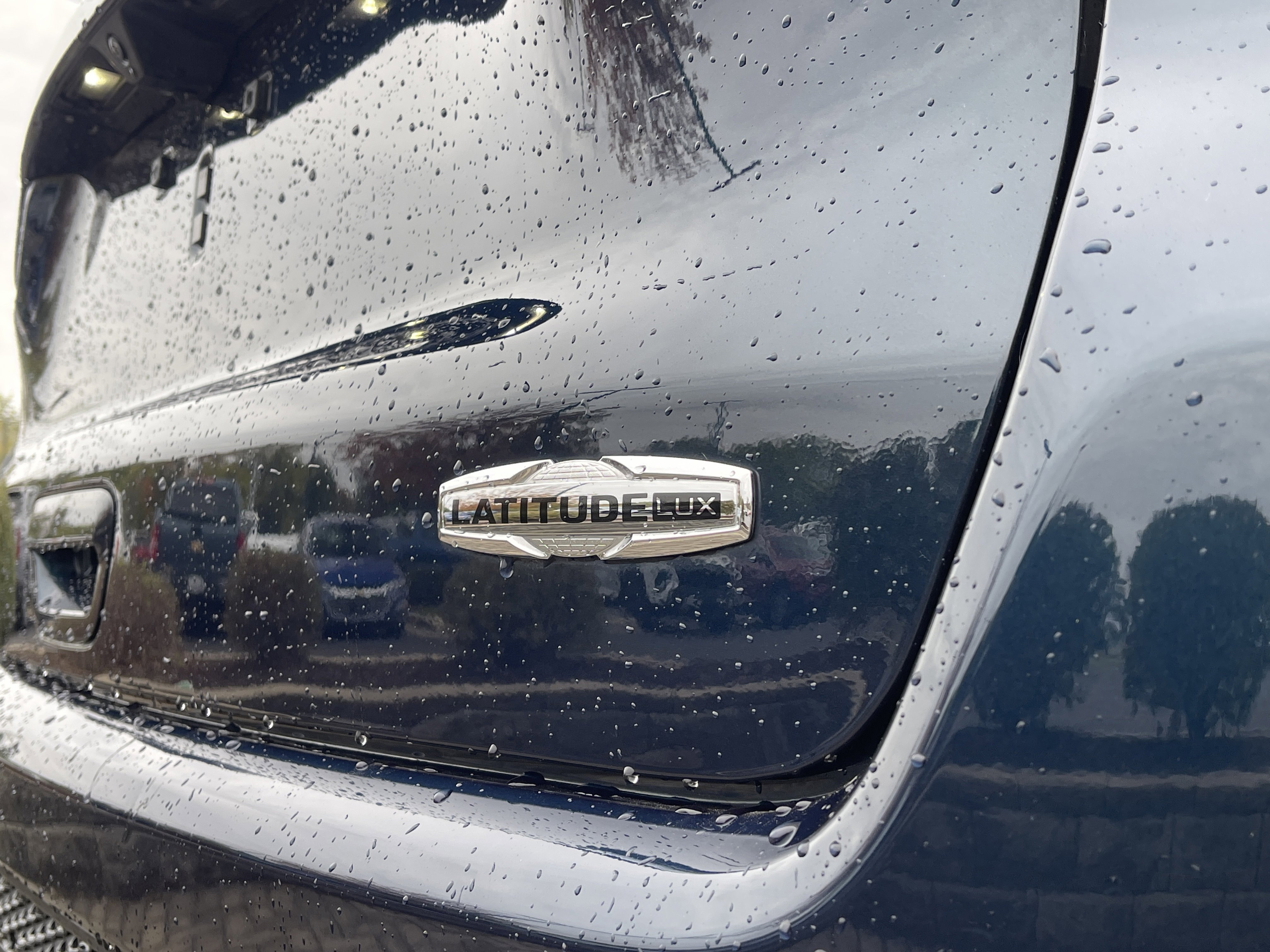 Used 2024 Jeep Compass Latitude image 12