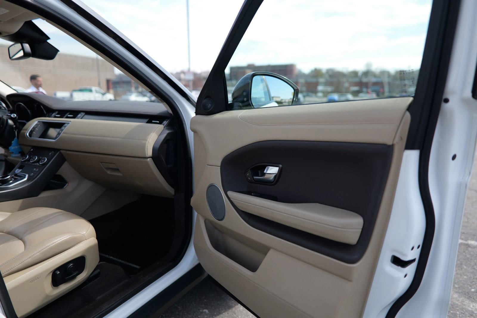 Used 2018 Land Rover Range Rover Evoque image 26