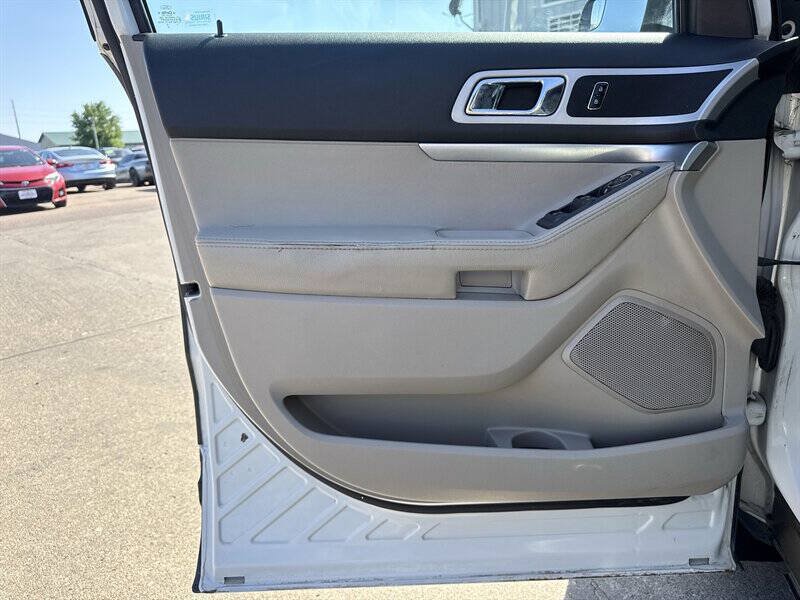 Used 2011 Ford Explorer XLT w/ 202A Rapid Spec Order Code AWD/4WD image 15