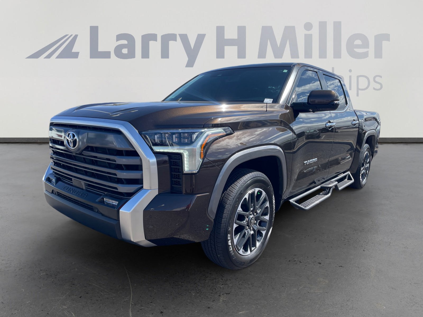 Certified 2025 Toyota Tundra Limited AWD/4WD image 1