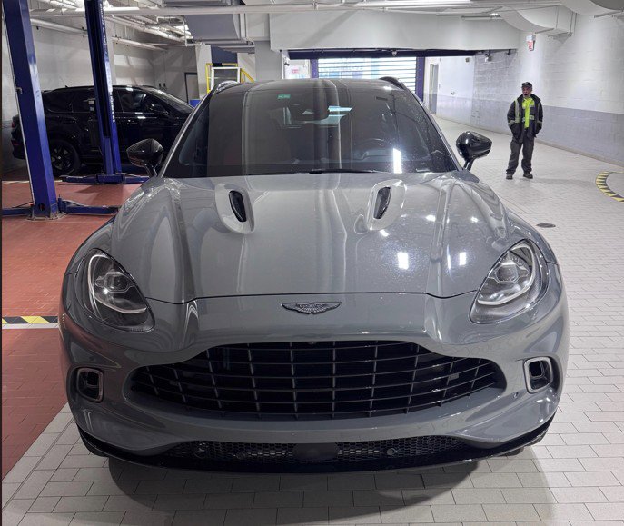 Used 2022 Aston Martin DBX AWD/4WD image 2