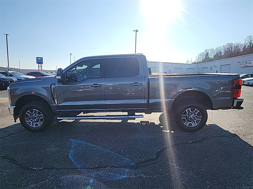 Used 2023 Ford F350 Lariat image 5