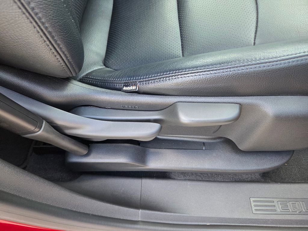 Used 2020 Chevrolet Equinox LT image 16