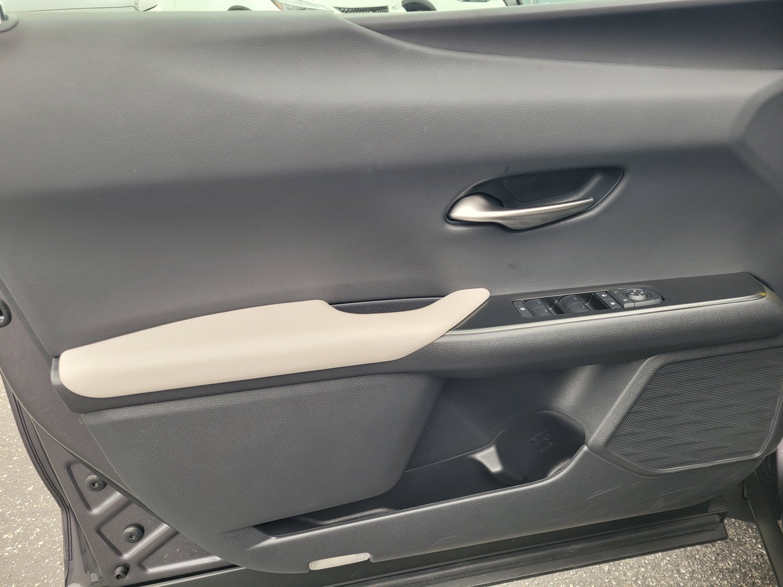 Certified 2025 Lexus UX 300h FWD w/ Accessory Package (Z2) image 17