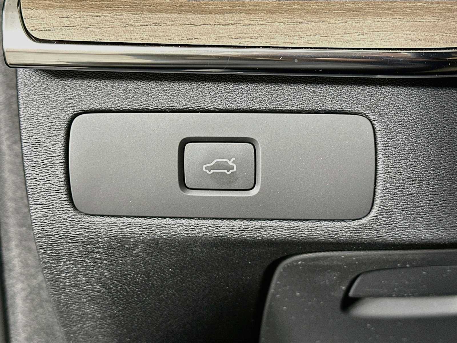 New 2027 Volvo XC90 B6 Plus AWD/4WD image 10