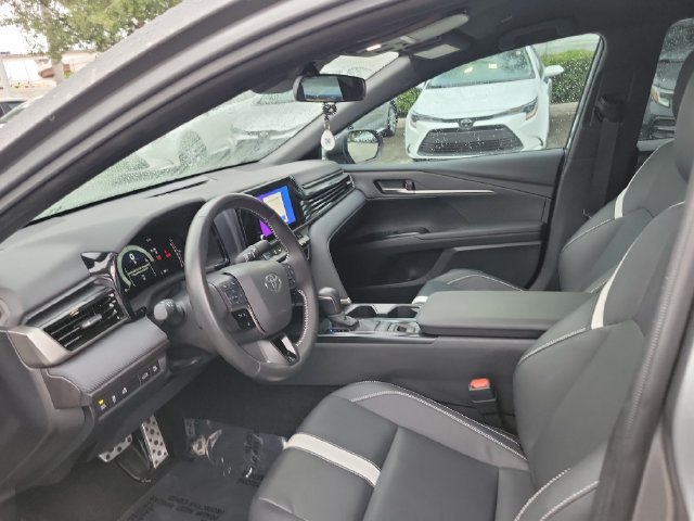 Used 2025 Toyota Camry SE FWD image 11