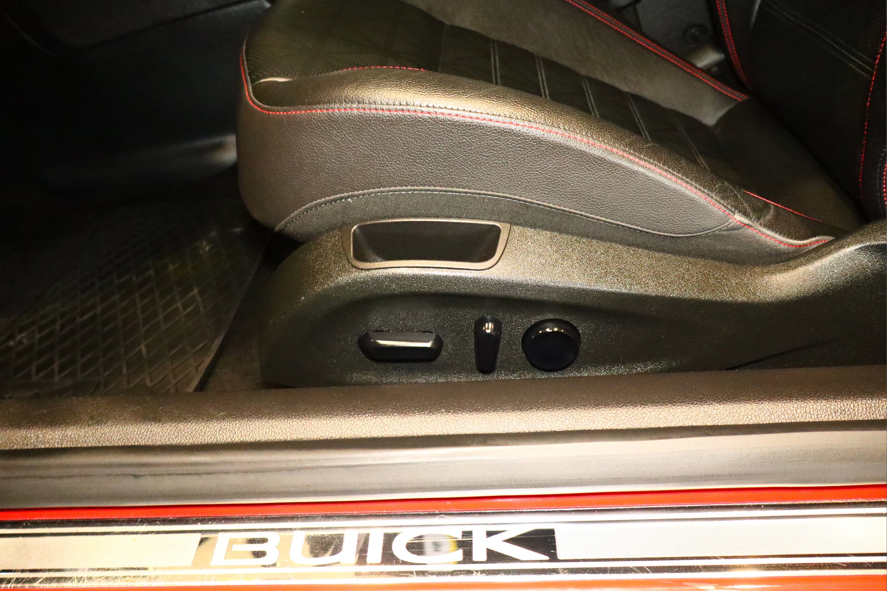 Used 2018 Buick Cascada Sport Touring w/ Dark Effects Package image 17