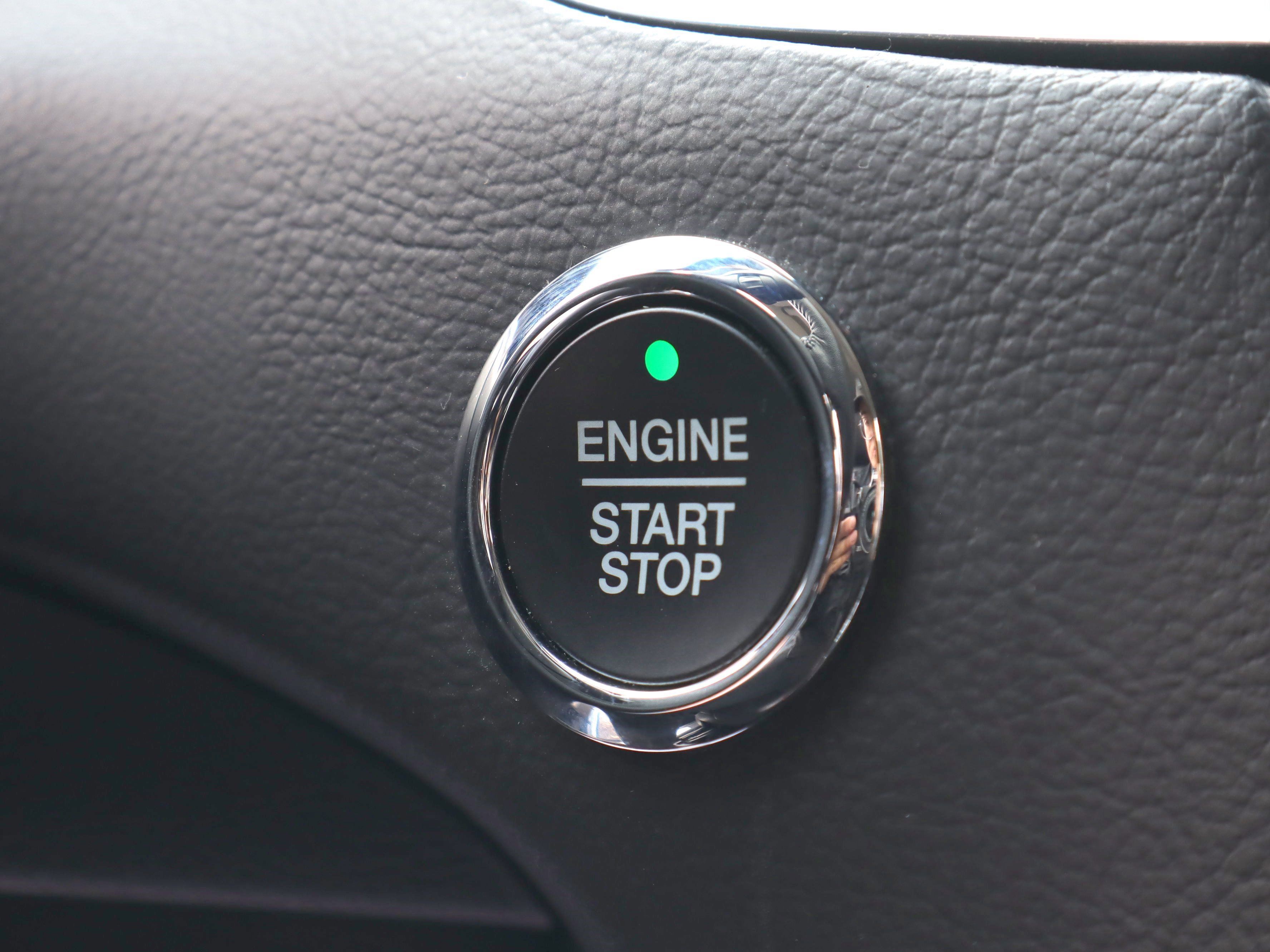 Used 2020 Ford Edge Titanium image 26