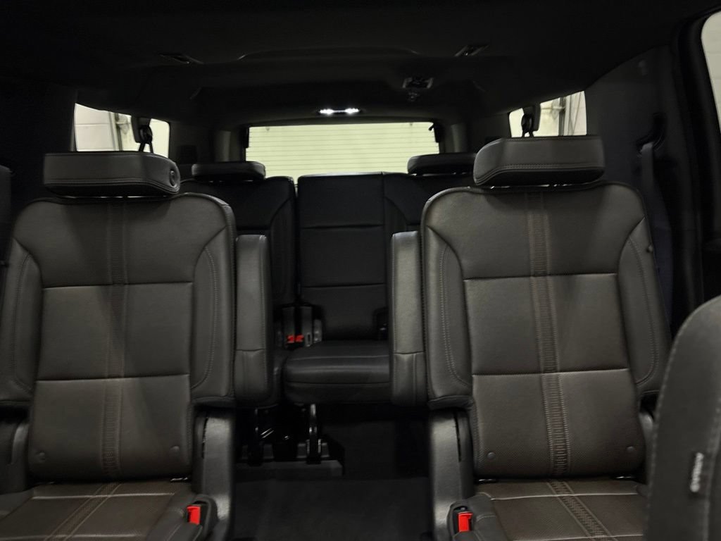 Used 2026 Chevrolet Suburban High Country AWD/4WD image 29