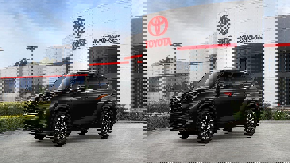 New 2026 Toyota Highlander XLE image 2