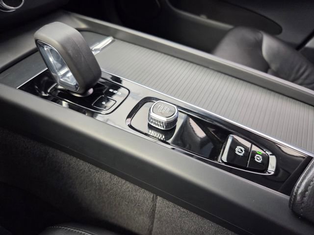 Certified 2023 Volvo XC60 B5 Core w/ Climate Package image 34