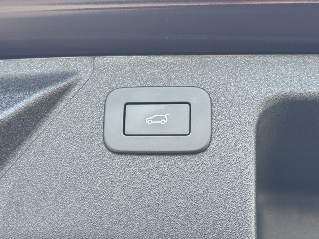 Used 2025 Land Rover Discovery Sport S image 12