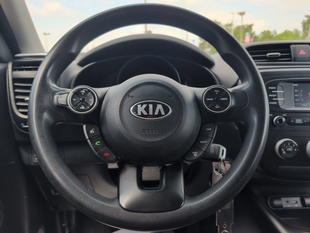Used 2016 Kia Soul + FWD image 11