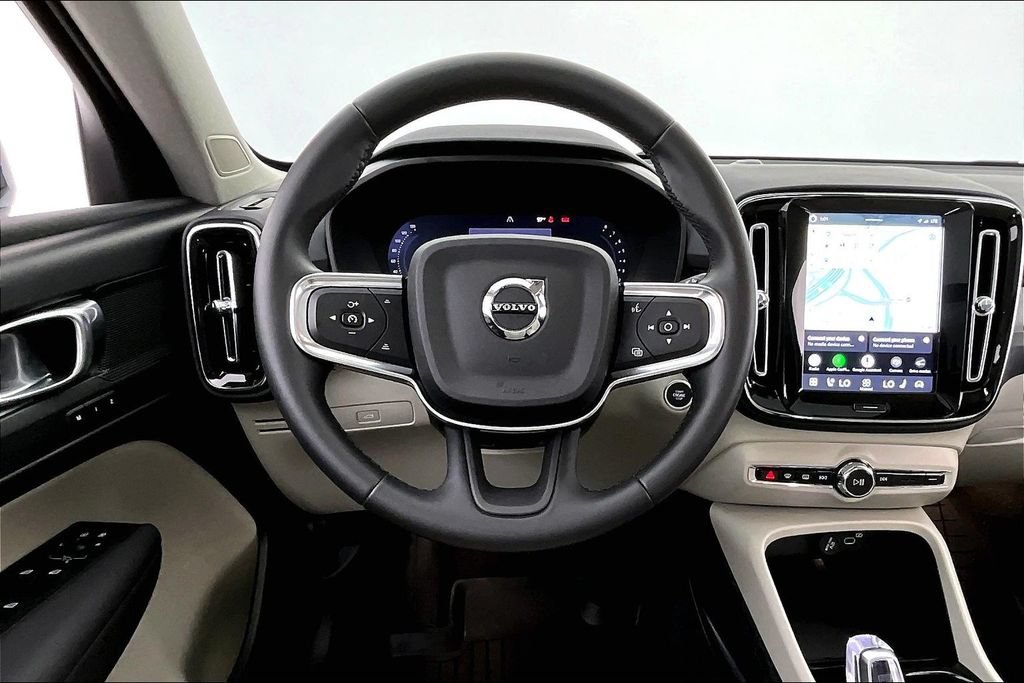Used 2026 Volvo XC40 B5 Plus AWD/4WD image 6