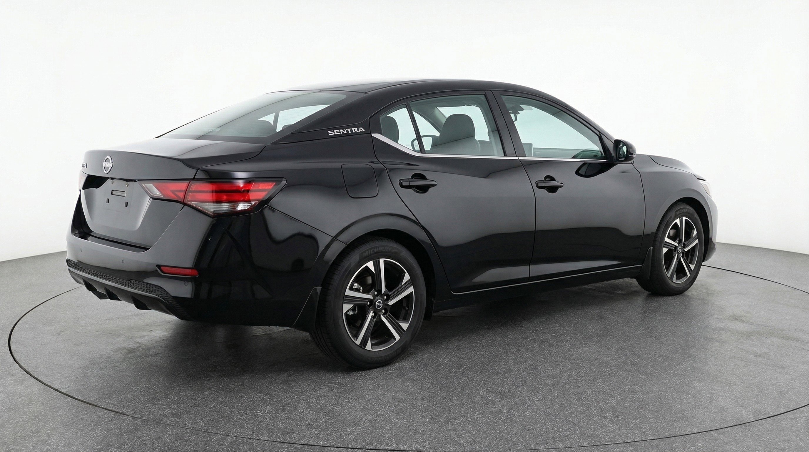 Used 2025 Nissan Sentra SV image 9